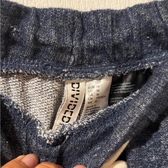 H&M Shorts - Picture 3 of 4